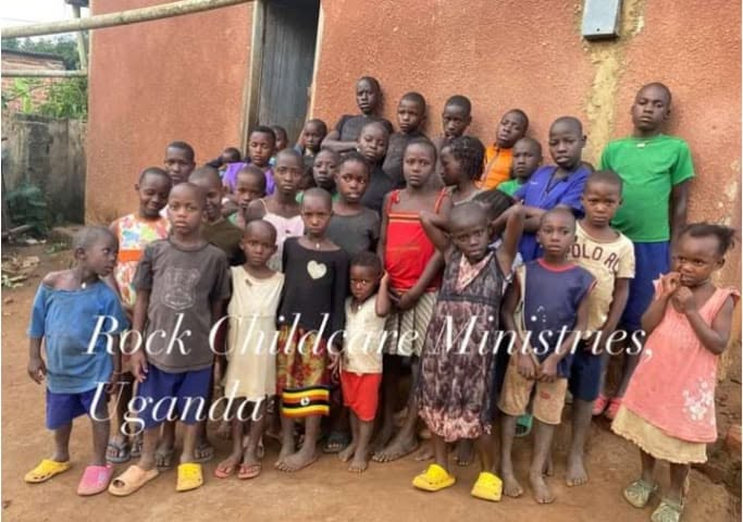 Children outside in Uganda